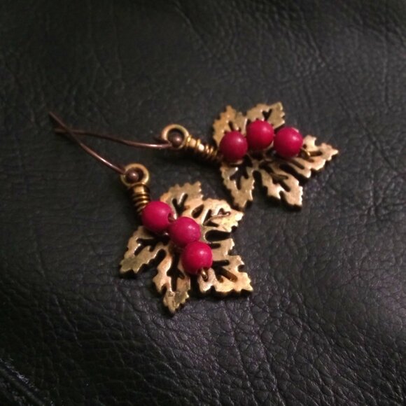 Autumn Berry Leaf Earrings – Copper & Bronze Patina Painted Filigree Leaves - Picture 5 of 6
